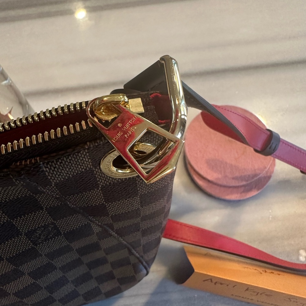 AUTHENTIC Louis Vuitton Southbank Besace Crossbody Bag NEW WITH TAGS!! - Picture 7 of 11